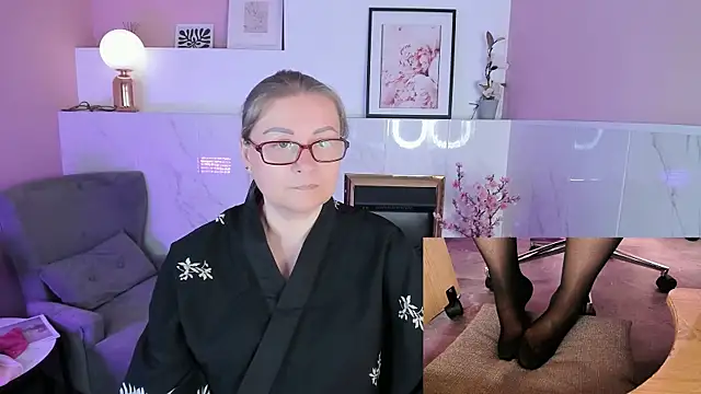Snapshot of Alexandra_Kind chatting on June 26, 8:57 pm Alexandra Kind online show from June 26, 8:57 pm