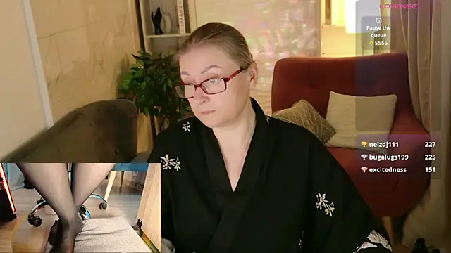 Snapshot of Alexandra_Kind chatting on July 1, 1:51 am Alexandra Kind online show from July 1, 1:51 am