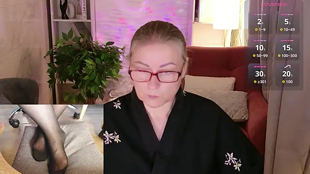 Snapshot of Alexandra_Kind chatting on July 7, 1:48 pm Alexandra Kind online show from July 7, 1:48 pm