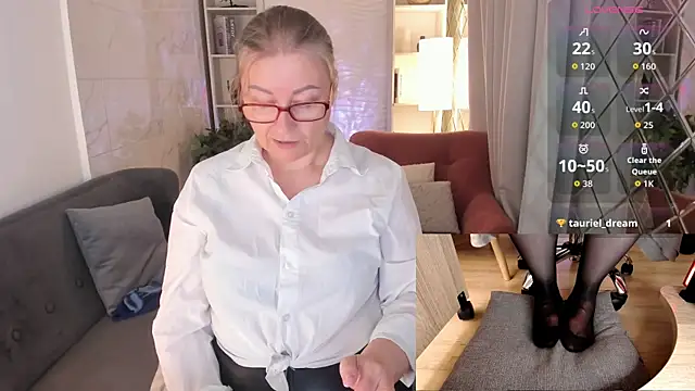 Snapshot of Alexandra_Kind chatting on July 14, 8:47 pm Alexandra Kind online show from July 14, 8:47 pm
