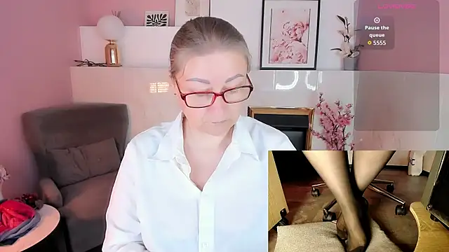 Snapshot of Alexandra_Kind chatting on July 16, 8:37 pm Alexandra Kind online show from July 16, 8:37 pm