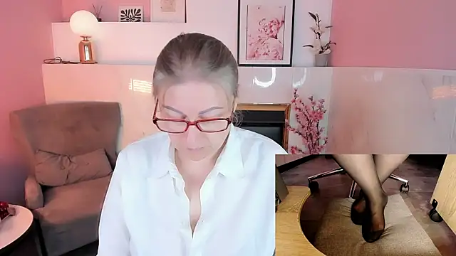 Snapshot of Alexandra_Kind chatting on July 19, 8:56 pm Alexandra Kind online show from July 19, 8:56 pm