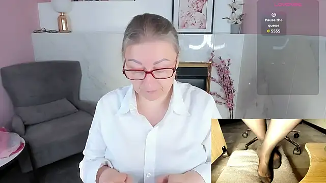 Snapshot of Alexandra_Kind chatting on July 21, 8:33 pm Alexandra Kind online show from July 21, 8:33 pm