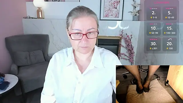 Snapshot of Alexandra_Kind chatting on July 23, 8:29 pm Alexandra Kind online show from July 23, 8:29 pm
