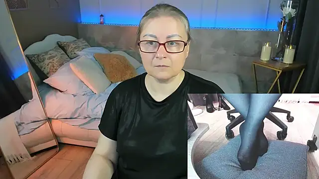 Snapshot of Alexandra_Kind chatting on July 26, 1:51 pm Alexandra Kind online show from July 26, 1:51 pm
