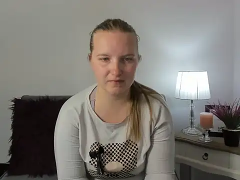 Snapshot of RoseTeacherX chatting on April 17, 5:16 pm RoseTeacherX online show from April 17, 5:16 pm