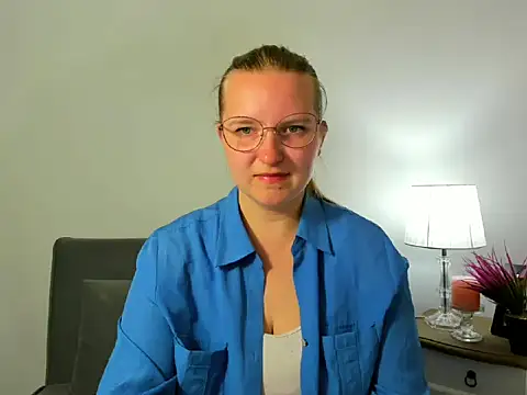 Snapshot of RoseTeacherX chatting on April 29, 5:17 pm RoseTeacherX online show from April 29, 5:17 pm