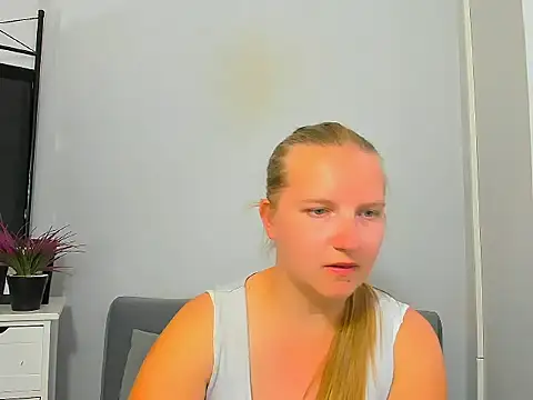 Snapshot of RoseTeacherX chatting on June 8, 5:35 pm RoseTeacherX online show from June 8, 5:35 pm