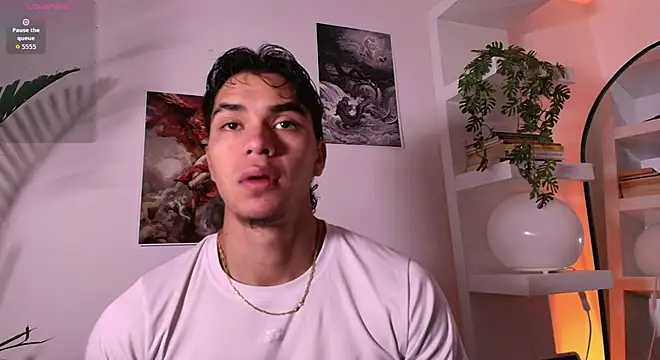 Snapshot of andyypalmer_ chatting on May 2, 5:56 am andyypalmer online show from May 2, 5:56 am