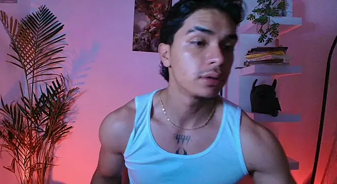 Snapshot of andyypalmer_ chatting on June 18, 5:41 am andyypalmer online show from June 18, 5:41 am