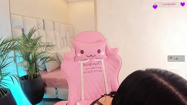 Snapshot of imnikaa_ chatting on June 13, 1:31 pm imnikaa online show from June 13, 1:31 pm