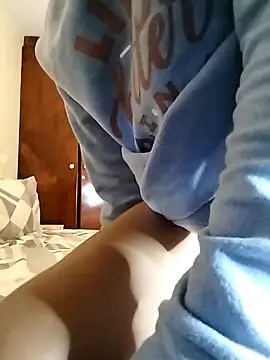 Snapshot of Slender012 chatting on May 16, 11:36 pm Slender012 online show from May 16, 11:36 pm