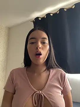 Annyrosse00 online show from April 22, 7:15 pm