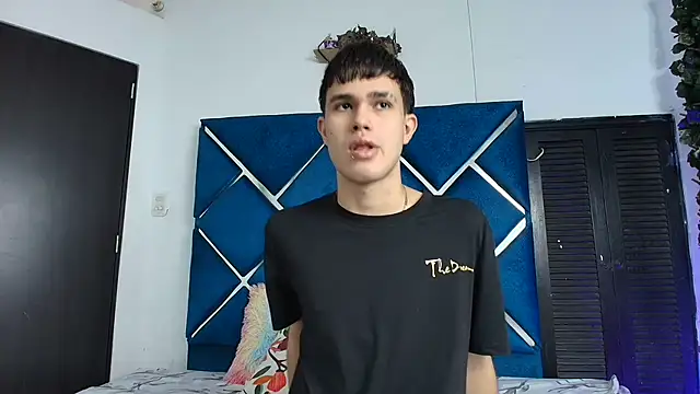 EdwinBoys online show from June 8, 2:17 pm