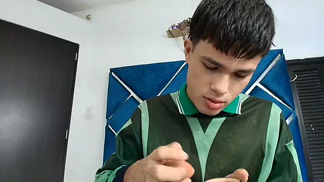 EdwinBoys online show from June 10, 1:43 pm