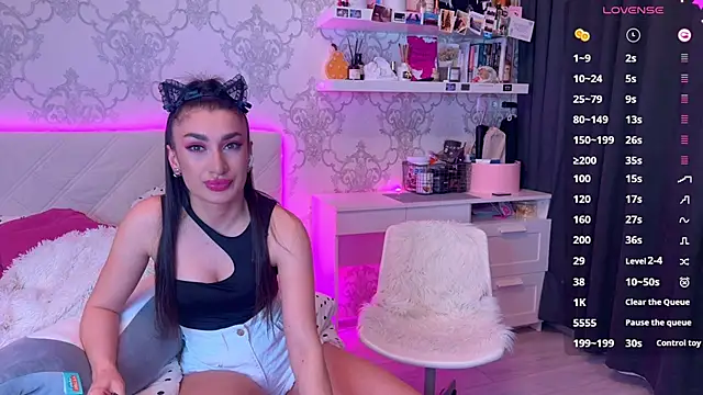 Snapshot of MyNaomi chatting on April 19, 6:10 pm MyNaomi online show from April 19, 6:10 pm