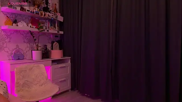 Snapshot of MyNaomi chatting on May 31, 5:09 pm MyNaomi online show from May 31, 5:09 pm