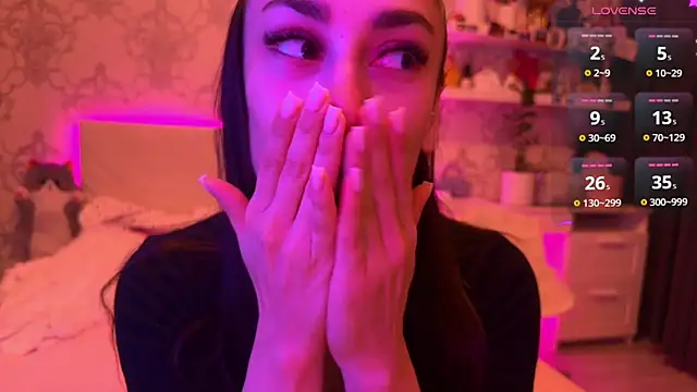 Snapshot of MyNaomi chatting on June 8, 8:09 pm MyNaomi online show from June 8, 8:09 pm