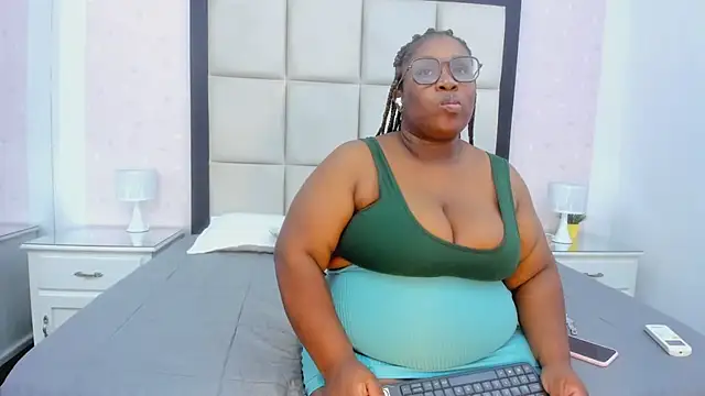 TreisyVixen online show from July 4, 3:45 am