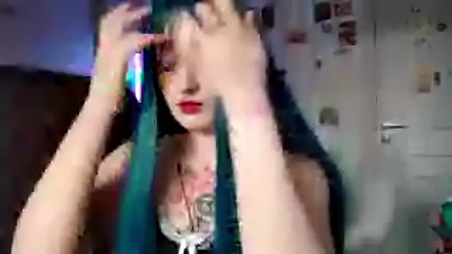 Snapshot of UniSunny chatting on April 16, 2:07 pm UniSunny online show from April 16, 2:07 pm