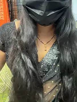Snapshot of sweetylove01 chatting on April 23, 6:10 pm sweetylove01 online show from April 23, 6:10 pm