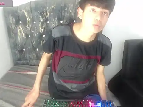 alex it0 online show from April 17, 7:17 pm