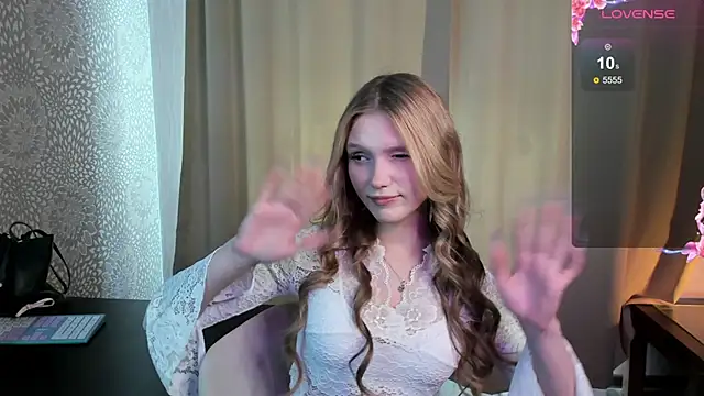 AdelineCrash online show from May 4, 4:41 am