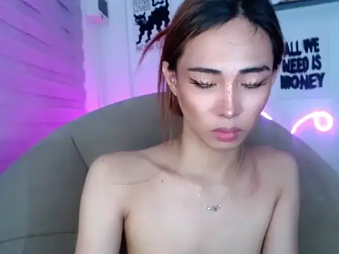 Snapshot of UrHolyBody chatting on April 25, 1:41 pm UrHolyBody online show from April 25, 1:41 pm