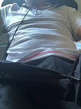 Snapshot of Moon_Maen_90 chatting on June 18, 1:37 pm Moon Maen 90 online show from June 18, 1:37 pm