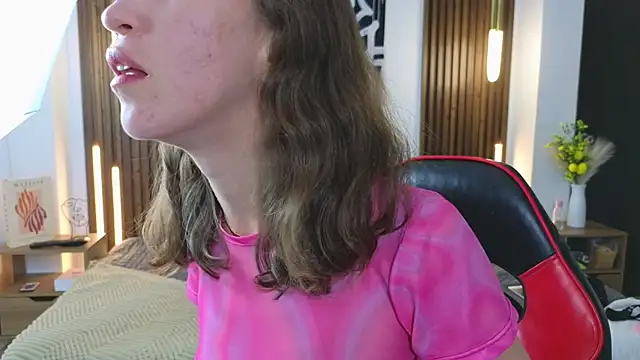 Snapshot of Sun_20_ chatting on April 15, 3:19 pm Sun 20 online show from April 15, 3:19 pm