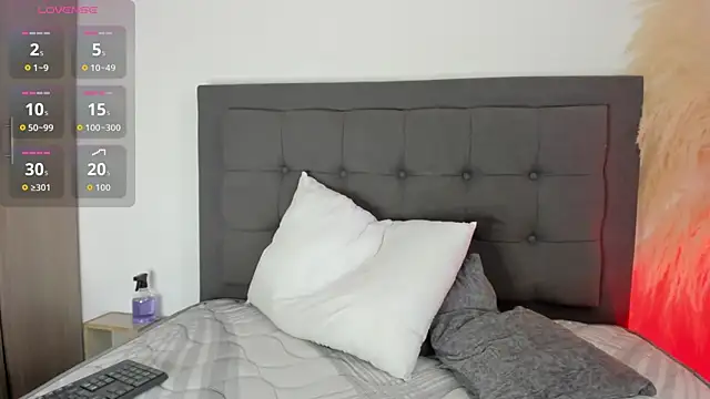 hanna-baker01 online show from June 12, 3:33 pm