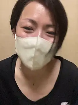 Snapshot of rin2432 chatting on April 25, 2:47 pm rin2432 online show from April 25, 2:47 pm