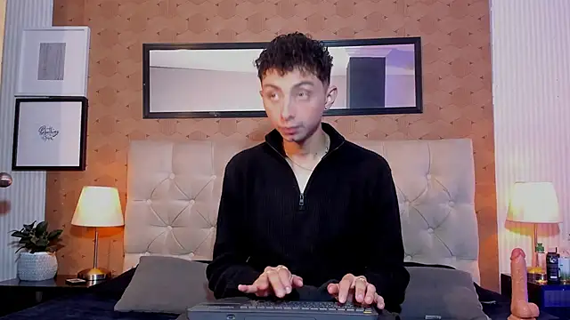 Snapshot of harry_salvatore chatting on June 2, 12:18 pm harry salvatore online show from June 2, 12:18 pm