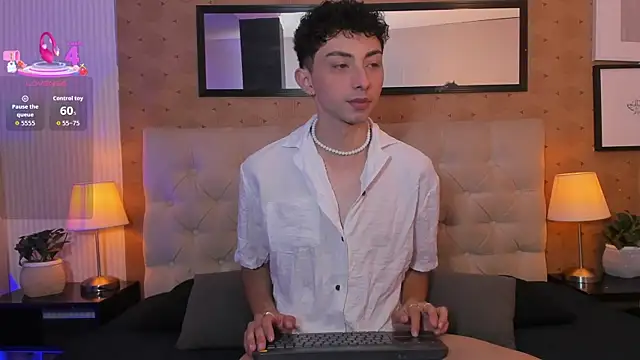 Snapshot of harry_salvatore chatting on June 15, 12:40 pm harry salvatore online show from June 15, 12:40 pm