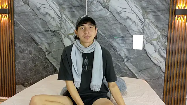 Snapshot of NoahWalker__ chatting on May 20, 11:05 am NoahWalker online show from May 20, 11:05 am