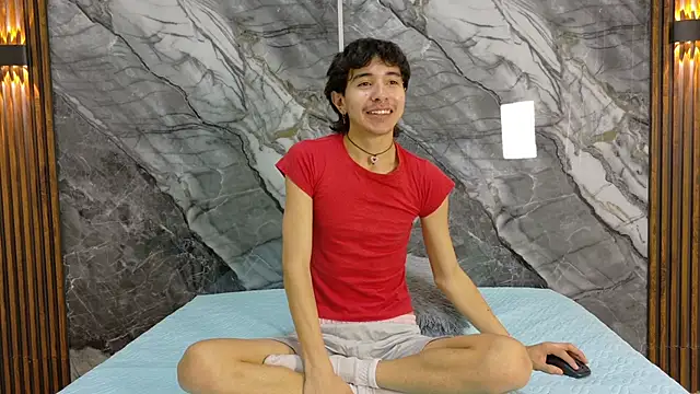 Snapshot of NoahWalker__ chatting on May 25, 11:05 am NoahWalker online show from May 25, 11:05 am