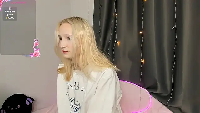 SophiaDarsly online show from April 21, 9:06 pm