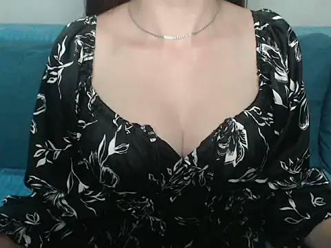 Snapshot of Evelyn_Fannie chatting on June 22, 8:39 pm Evelyn Fannie online show from June 22, 8:39 pm
