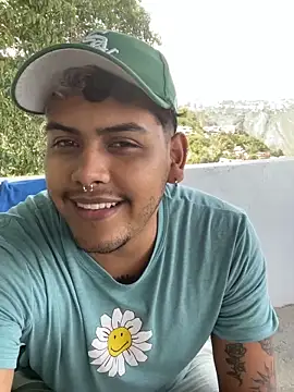 Snapshot of Saul_88 chatting on June 6, 6:34 pm Saul 88 online show from June 6, 6:34 pm
