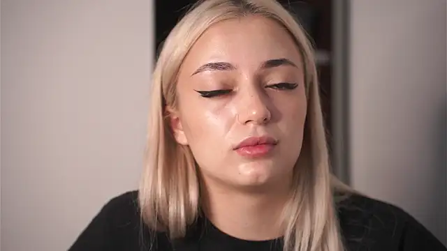 GeraldineFeary online show from April 17, 1:47 pm