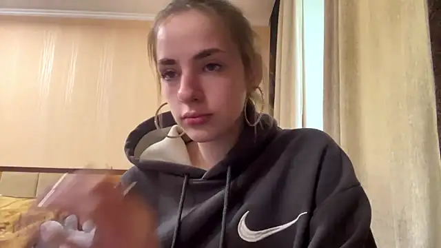 Snapshot of selianderol chatting on May 30, 10:34 am selianderol online show from May 30, 10:34 am