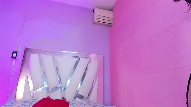 kiara sexyhot online show from June 13, 1:36 am