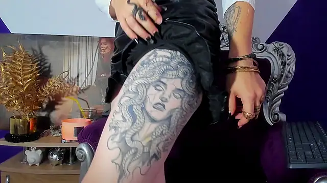 Snapshot of MistressKasandra chatting on June 2, 3:36 pm MistressKasandra online show from June 2, 3:36 pm
