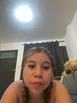 Snapshot of M1la_18 chatting on July 7, 8:07 am M1la 18 online show from July 7, 8:07 am