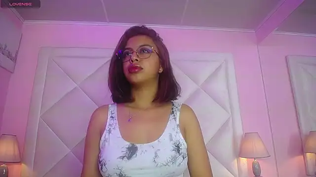 Tinaa Monroe online show from July 1, 7:10 am