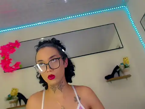 Snapshot of Darianna_A chatting on April 21, 1:42 am Darianna A online show from April 21, 1:42 am