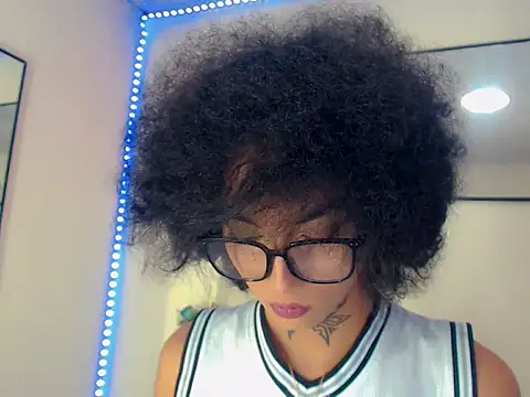 Snapshot of Darianna_A chatting on April 29, 10:05 pm Darianna A online show from April 29, 10:05 pm