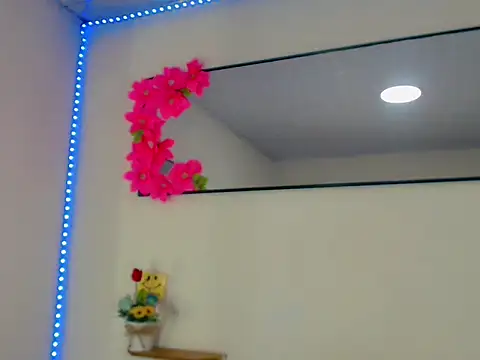 Snapshot of Darianna_A chatting on May 4, 9:22 pm Darianna A online show from May 4, 9:22 pm