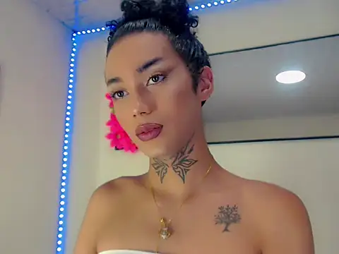 Snapshot of Darianna_A chatting on May 5, 9:34 pm Darianna A online show from May 5, 9:34 pm