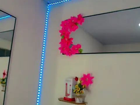 Snapshot of Darianna_A chatting on May 9, 9:20 pm Darianna A online show from May 9, 9:20 pm